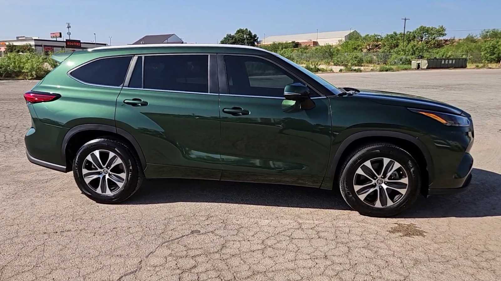 Thumbnail: 2023 Toyota Highlander - 9