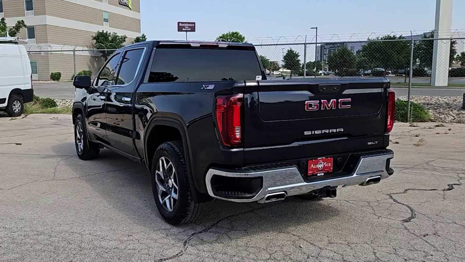 Used 2022 GMC Sierra 1500 SLT with VIN 3GTUUDED8NG668527 for sale in San Angelo, TX