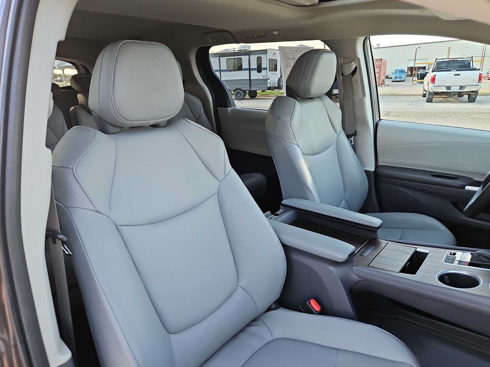 Thumbnail: 2022 Toyota Sienna - 22