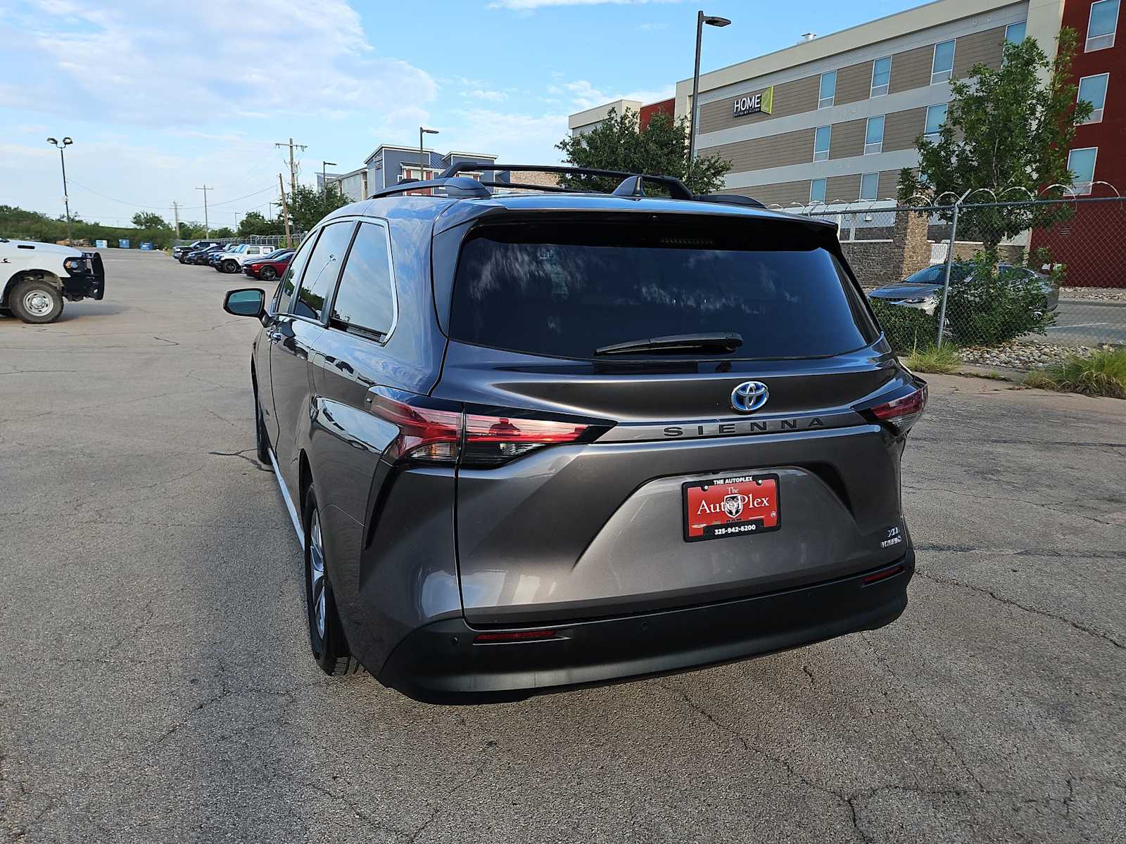 Thumbnail: 2022 Toyota Sienna - 12