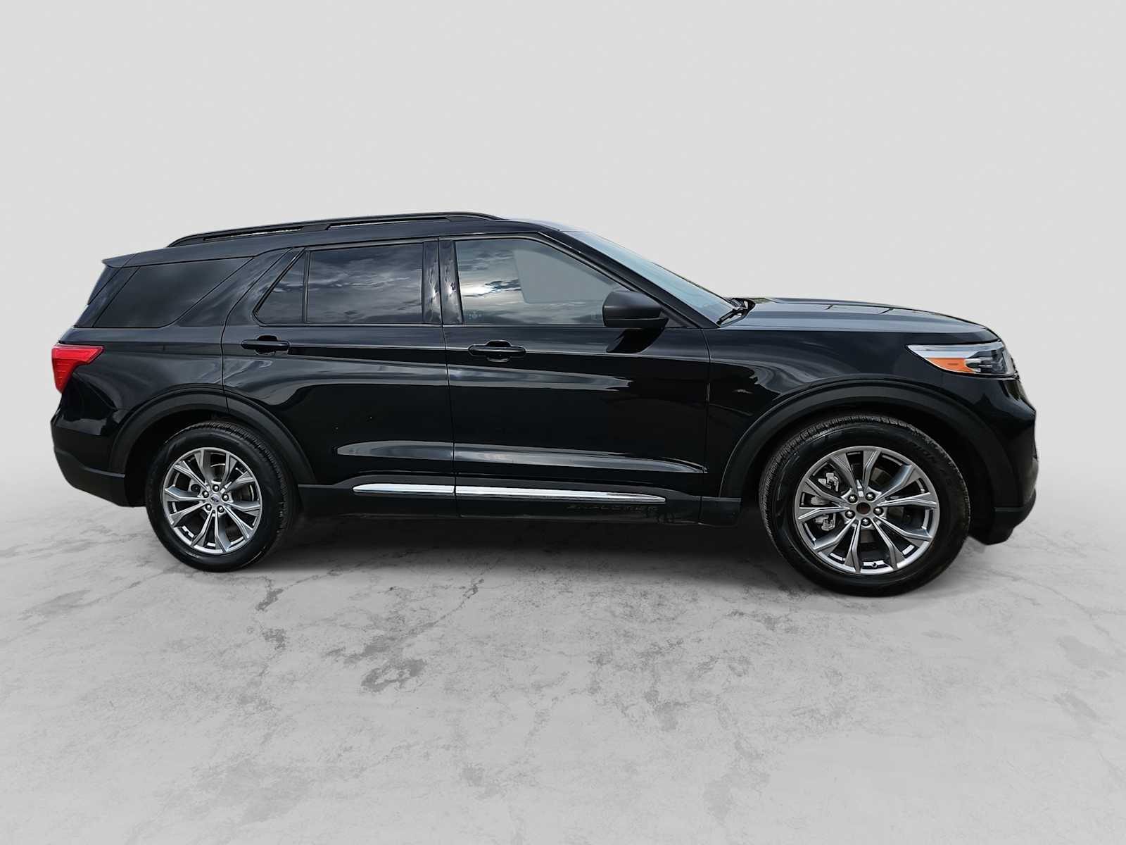Thumbnail: 2022 Ford Explorer - 9