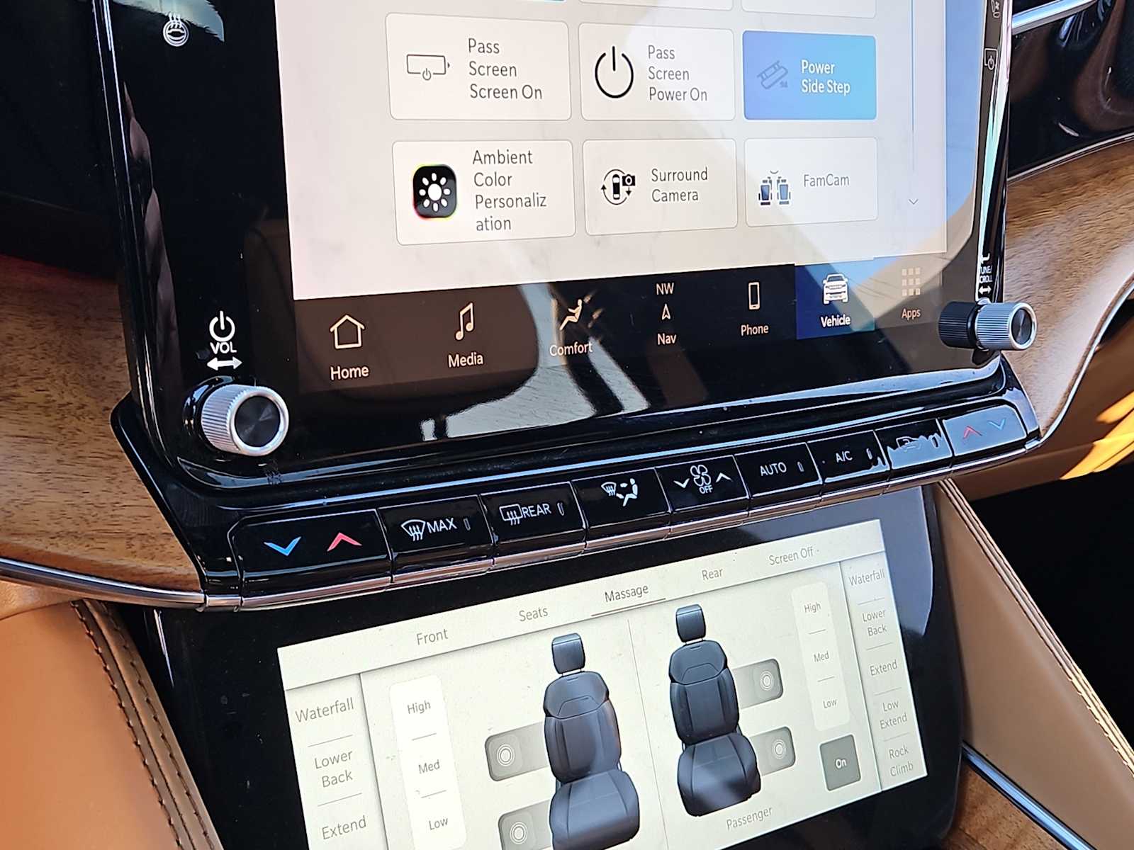 Thumbnail: 2022 Jeep Grand Wagoneer - 24