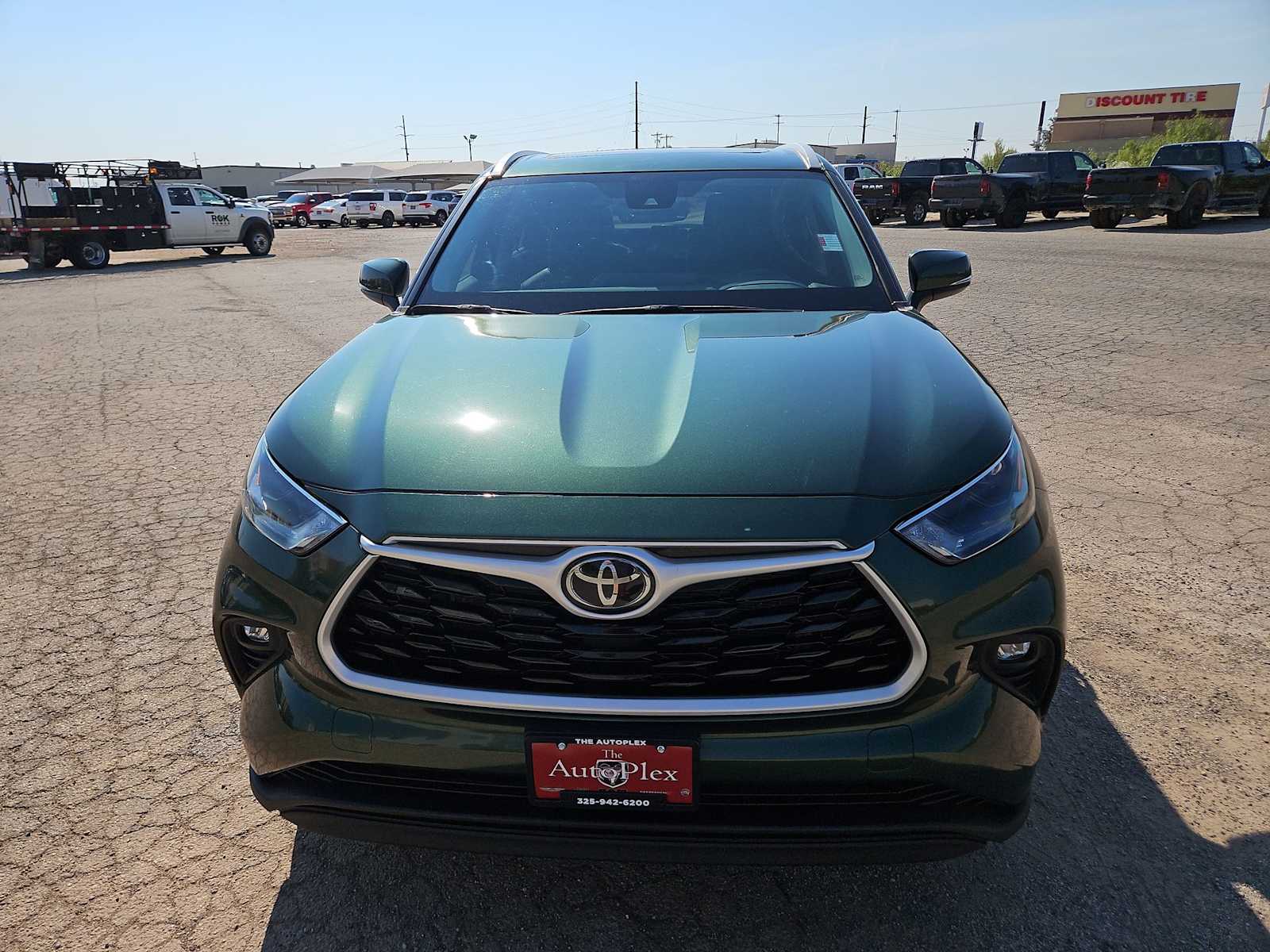 Thumbnail: 2023 Toyota Highlander - 14