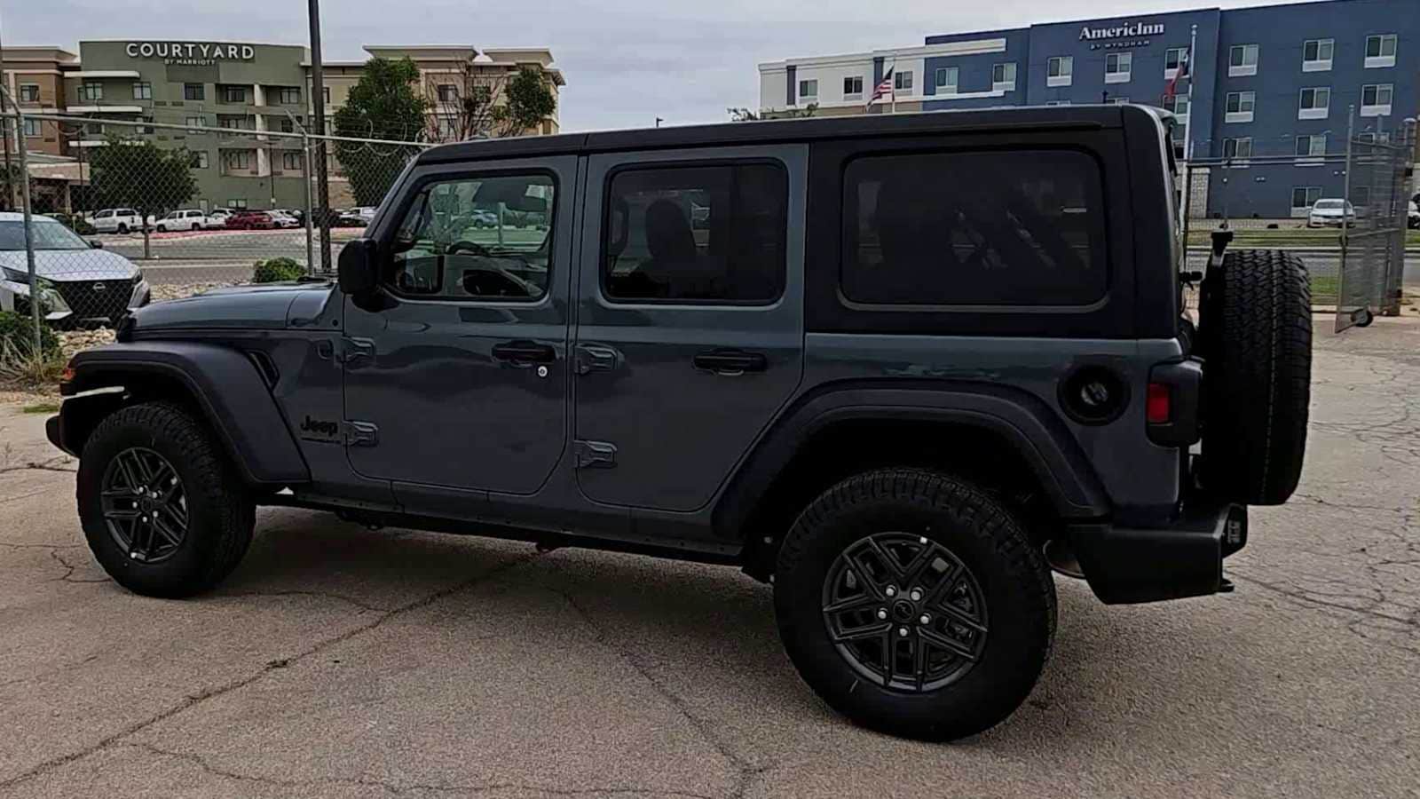 Thumbnail: 2025 Jeep Wrangler - 5