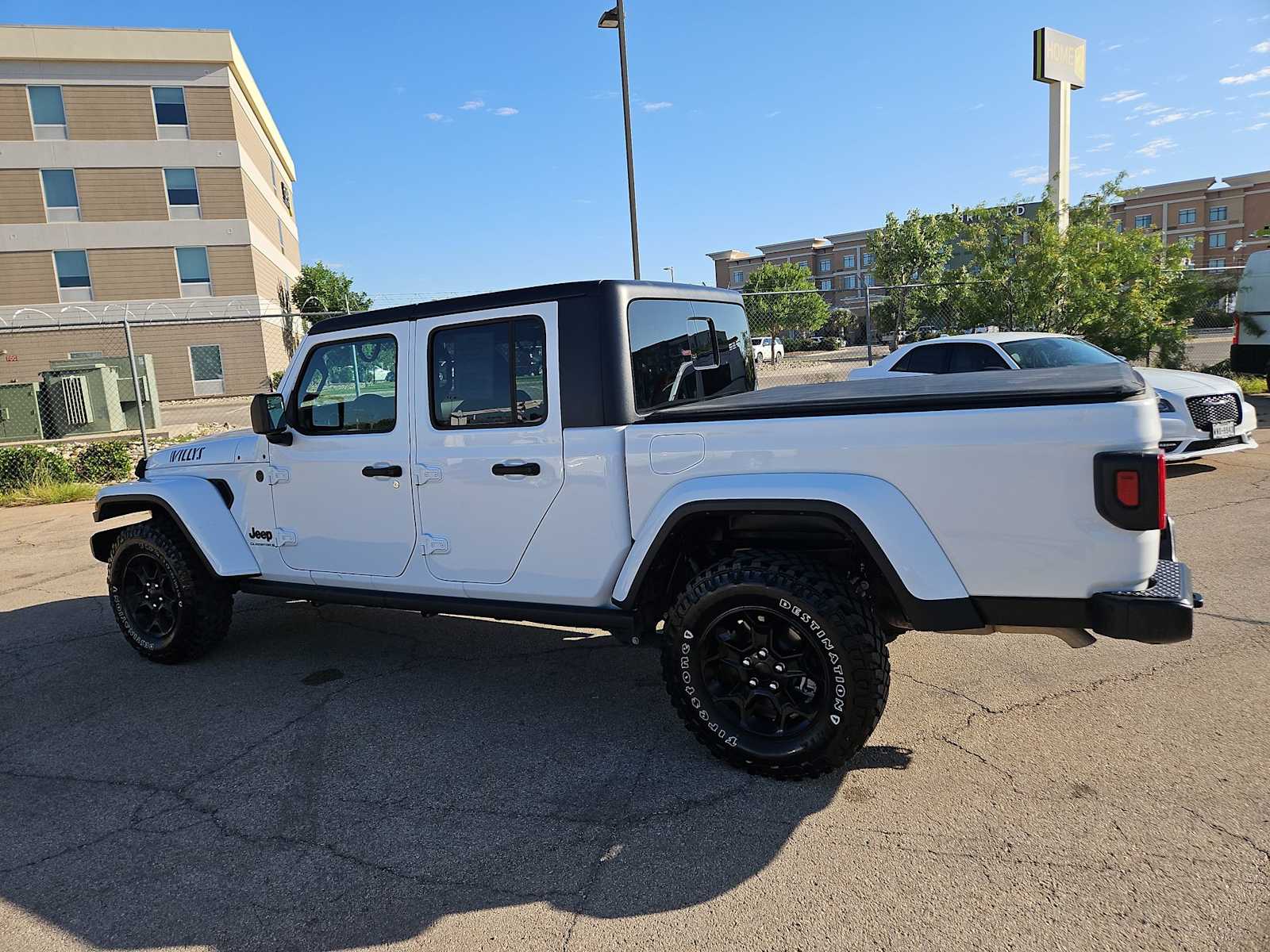 Thumbnail: 2023 Jeep Gladiator - 11