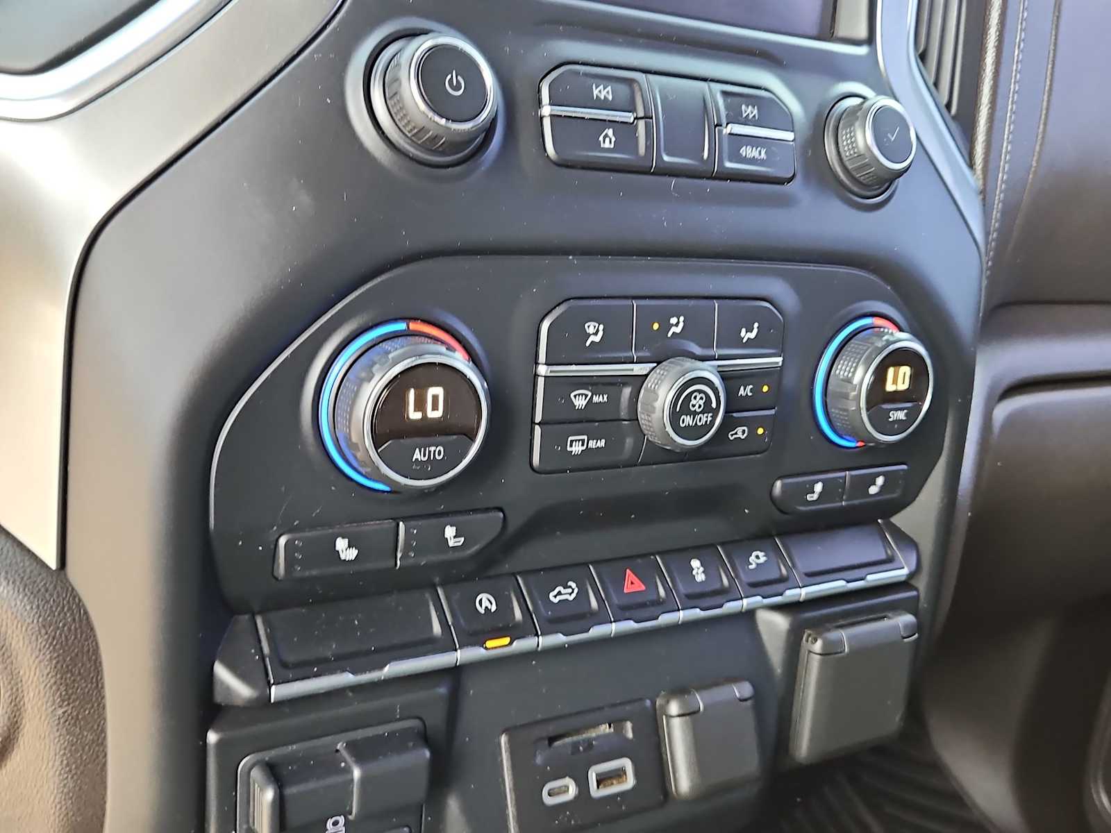 Thumbnail: 2019 Chevrolet Silverado 1500 - 28
