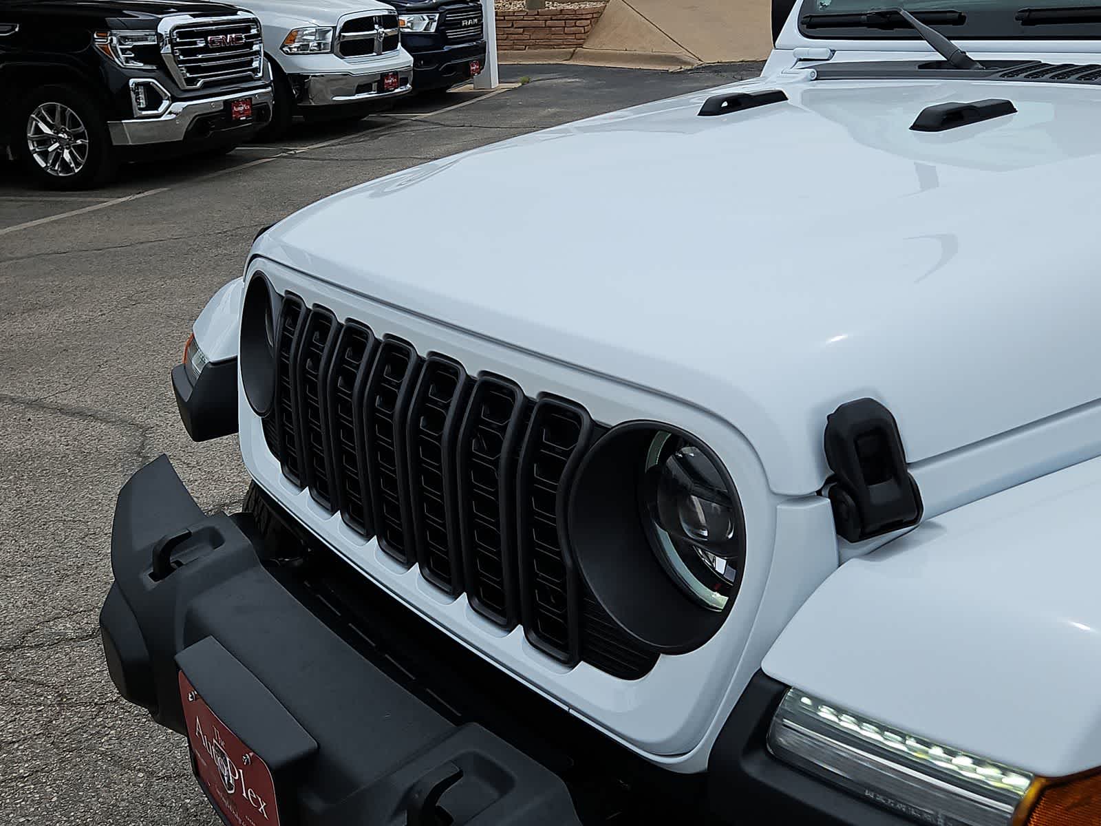Thumbnail: 2024 Jeep Gladiator - 17