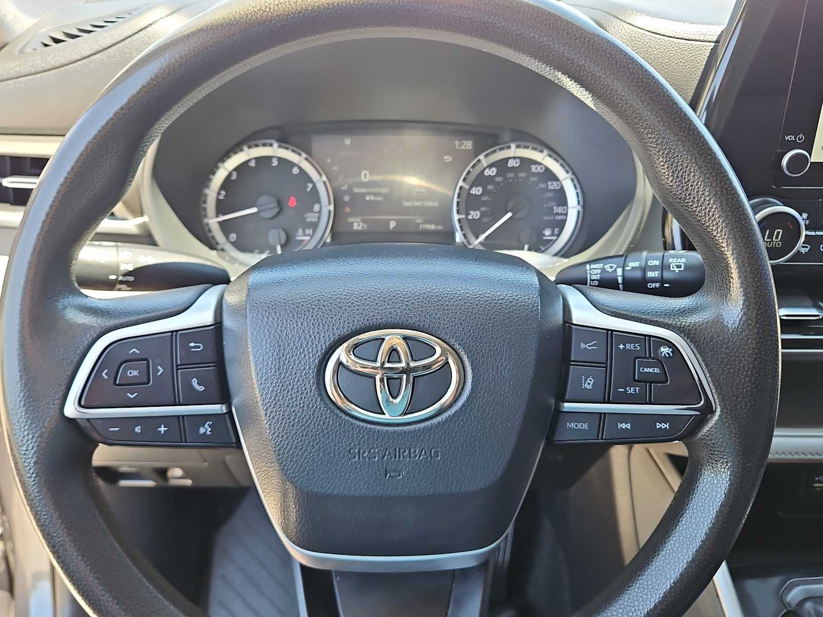 Thumbnail: 2023 Toyota Highlander - 19