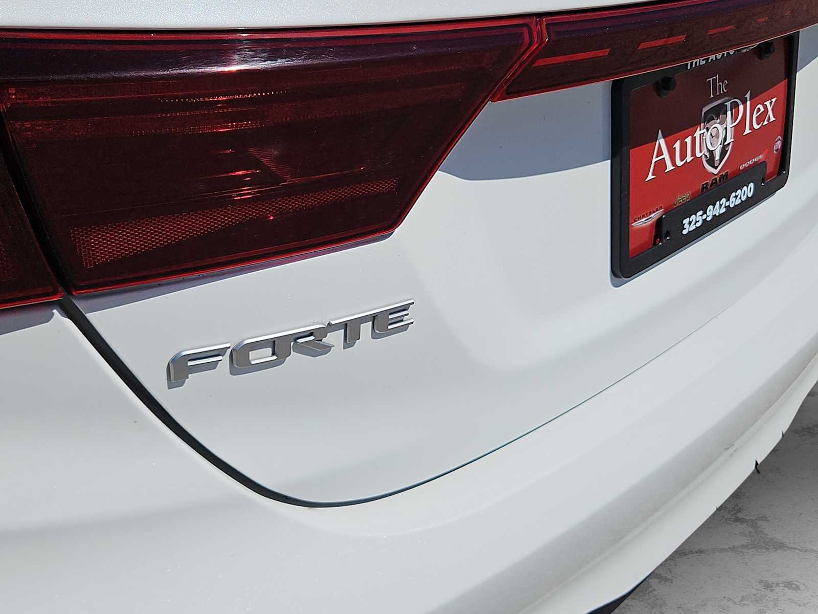 Thumbnail: 2022 Kia Forte - 11