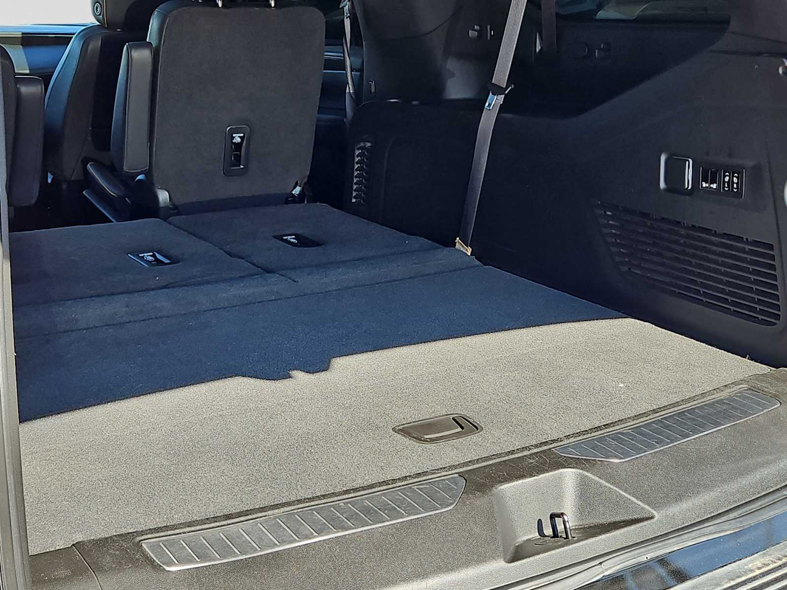 Thumbnail: 2022 GMC Yukon XL - 23