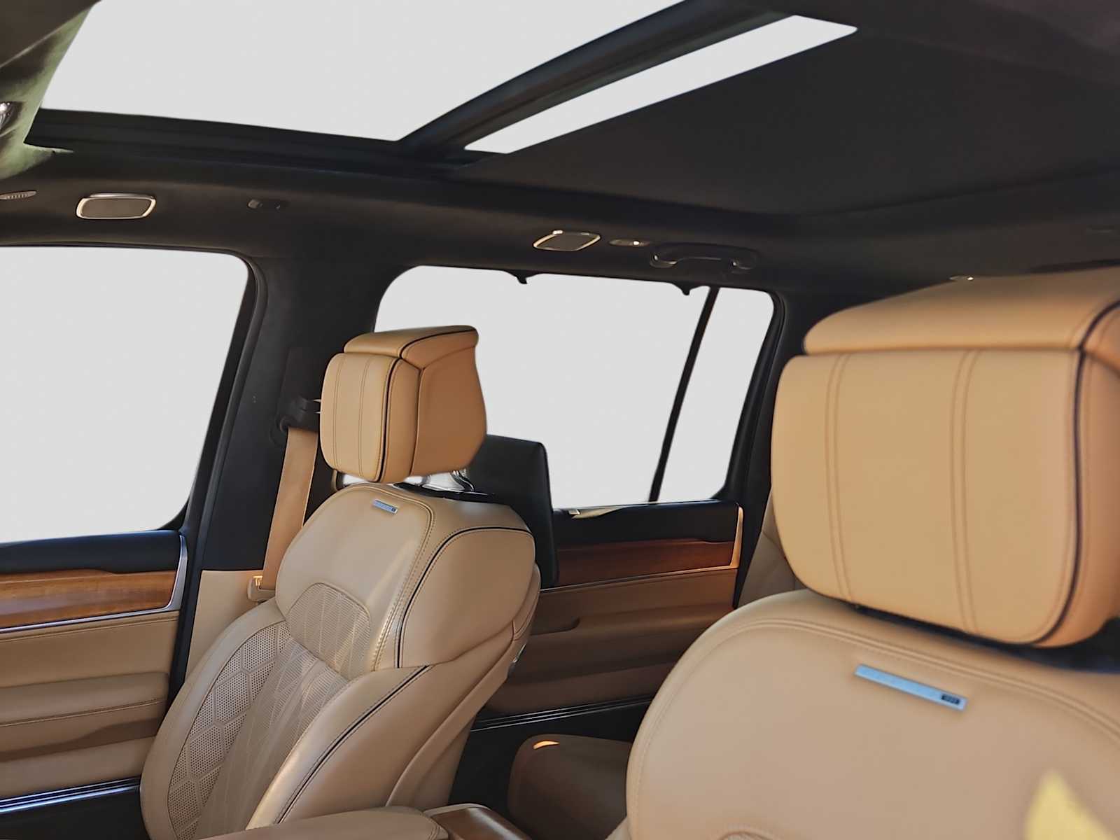 Thumbnail: 2022 Jeep Grand Wagoneer - 18