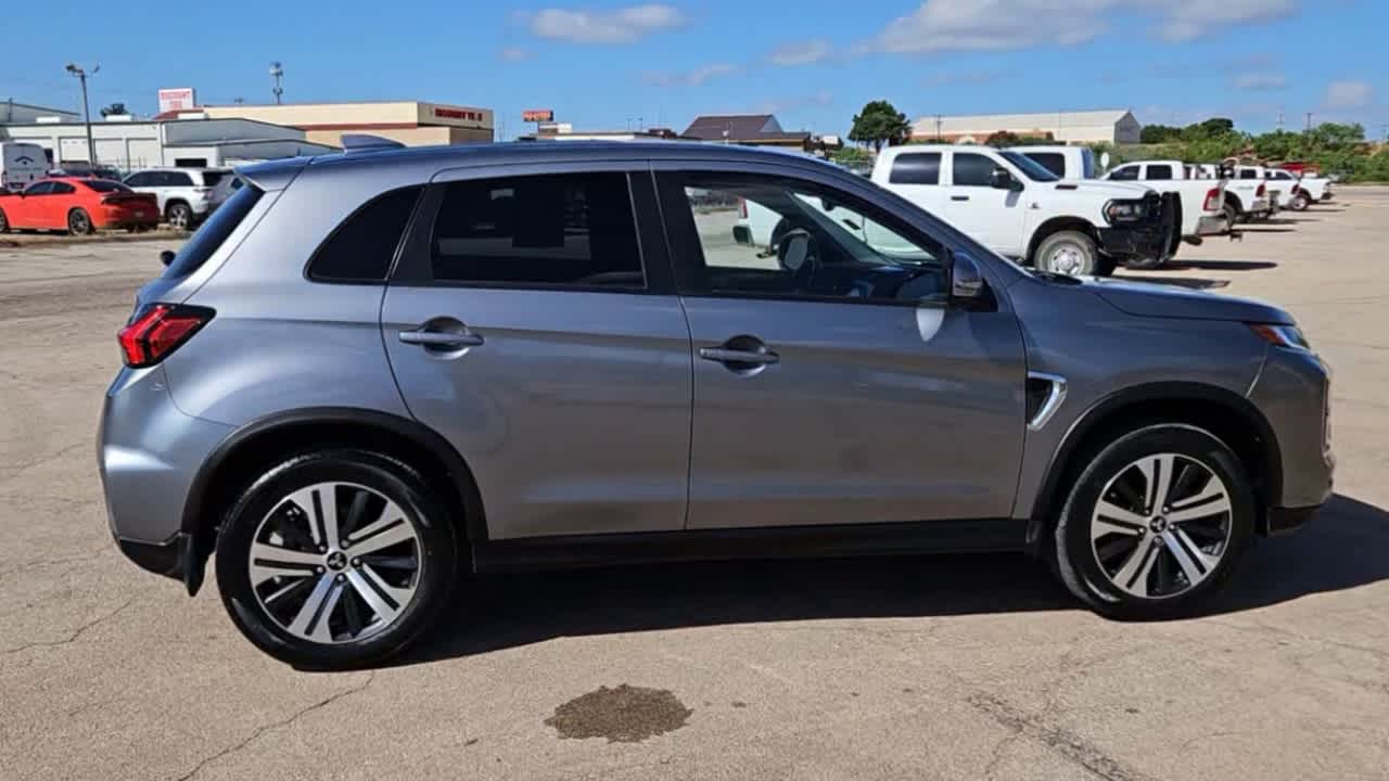Thumbnail: 2023 Mitsubishi Outlander Sport - 8