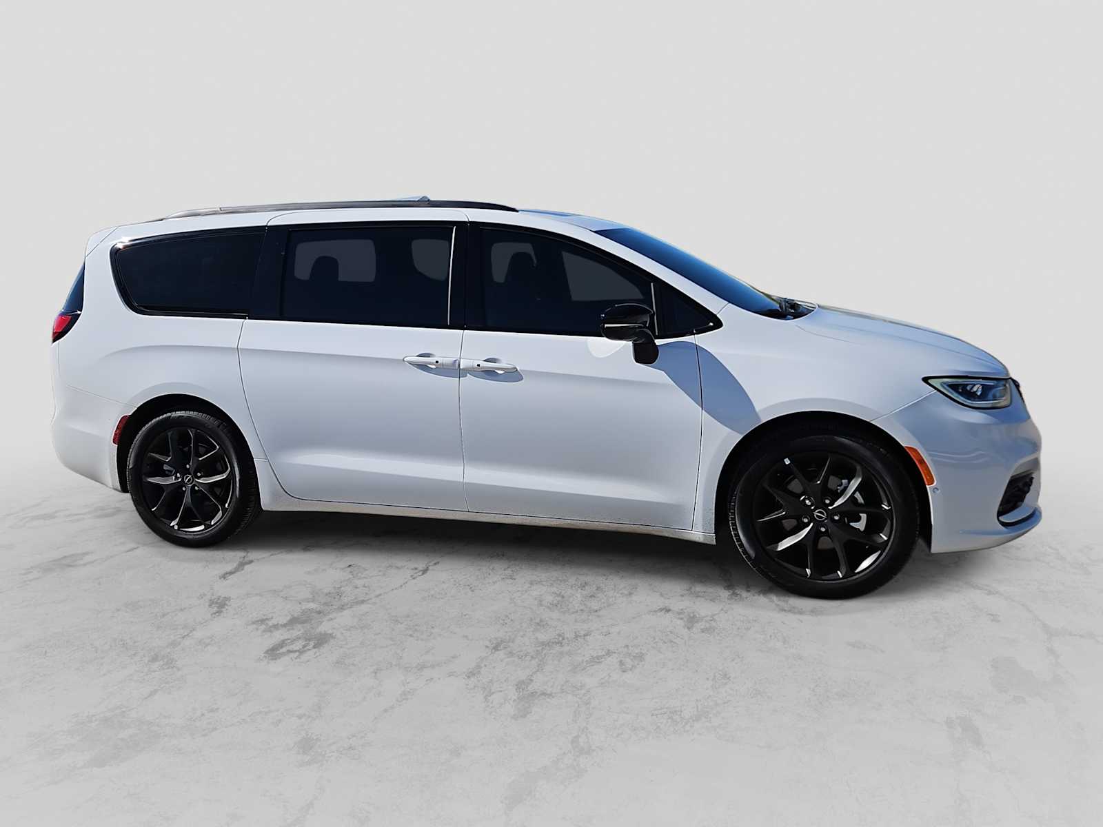 Thumbnail: 2026 Chrysler Pacifica - 9