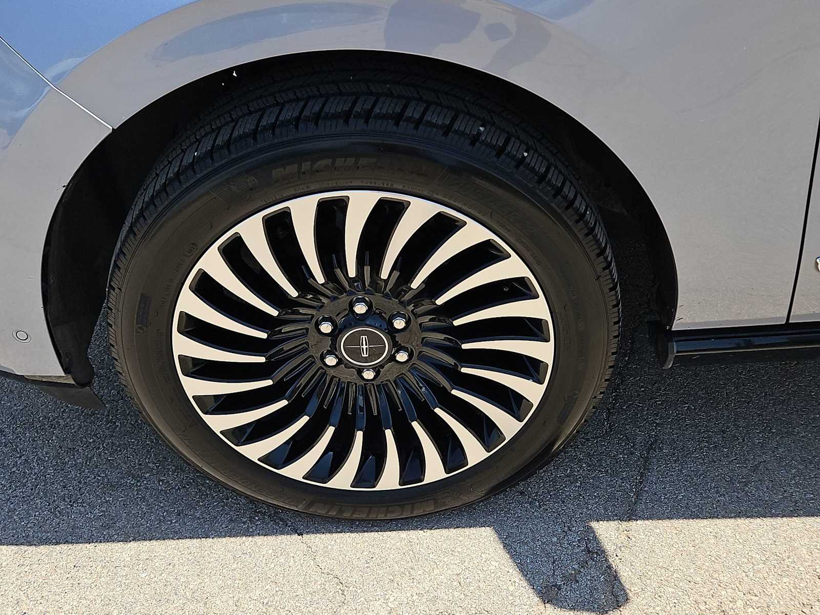 Thumbnail: 2019 Lincoln Navigator L - 16