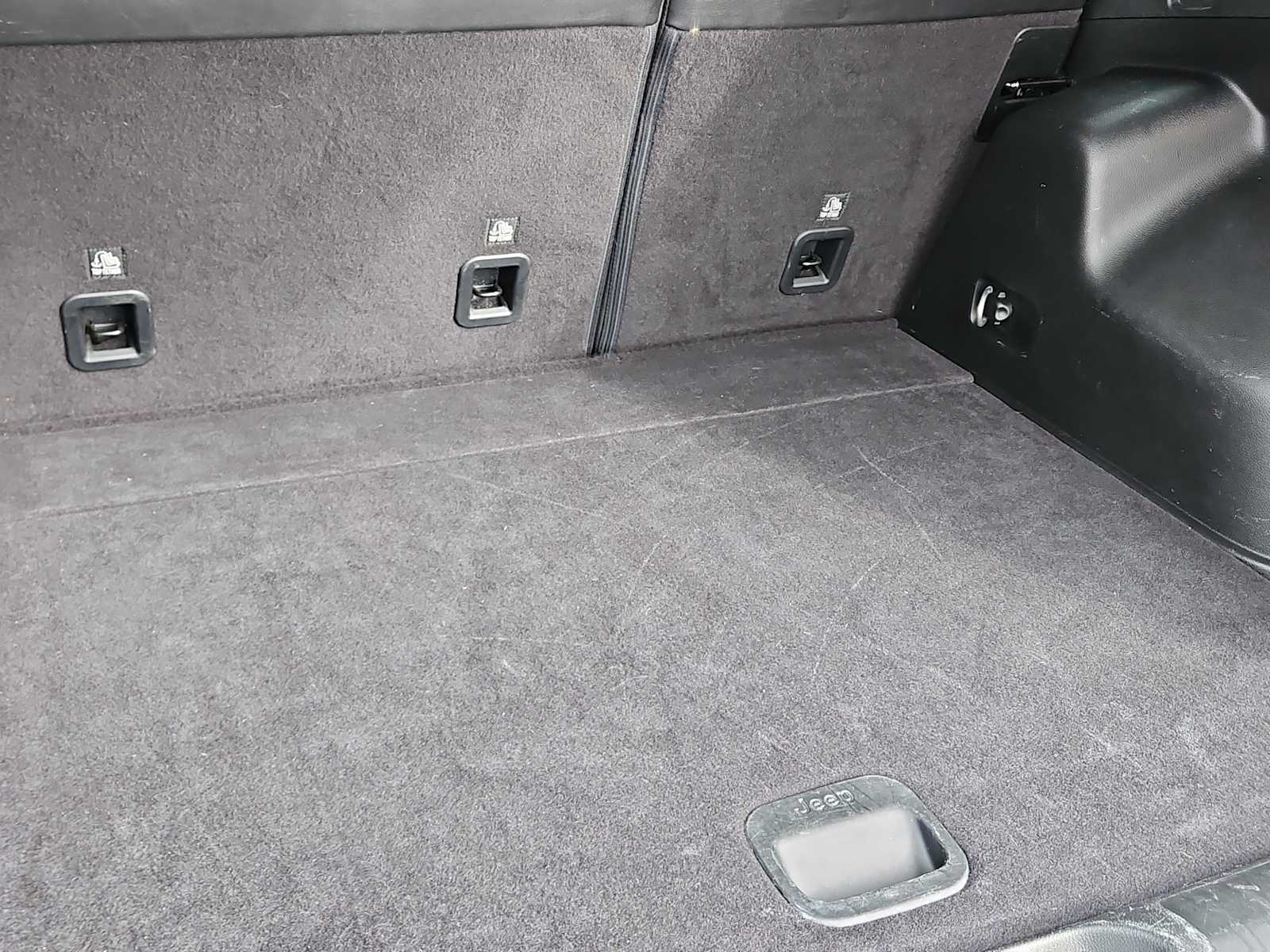 Thumbnail: 2023 Jeep Cherokee - 23