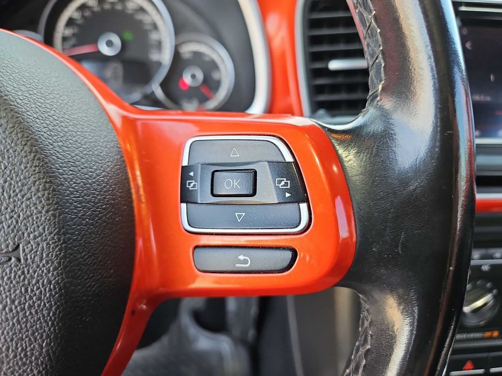 2016 Volkswagen Beetle SE 26