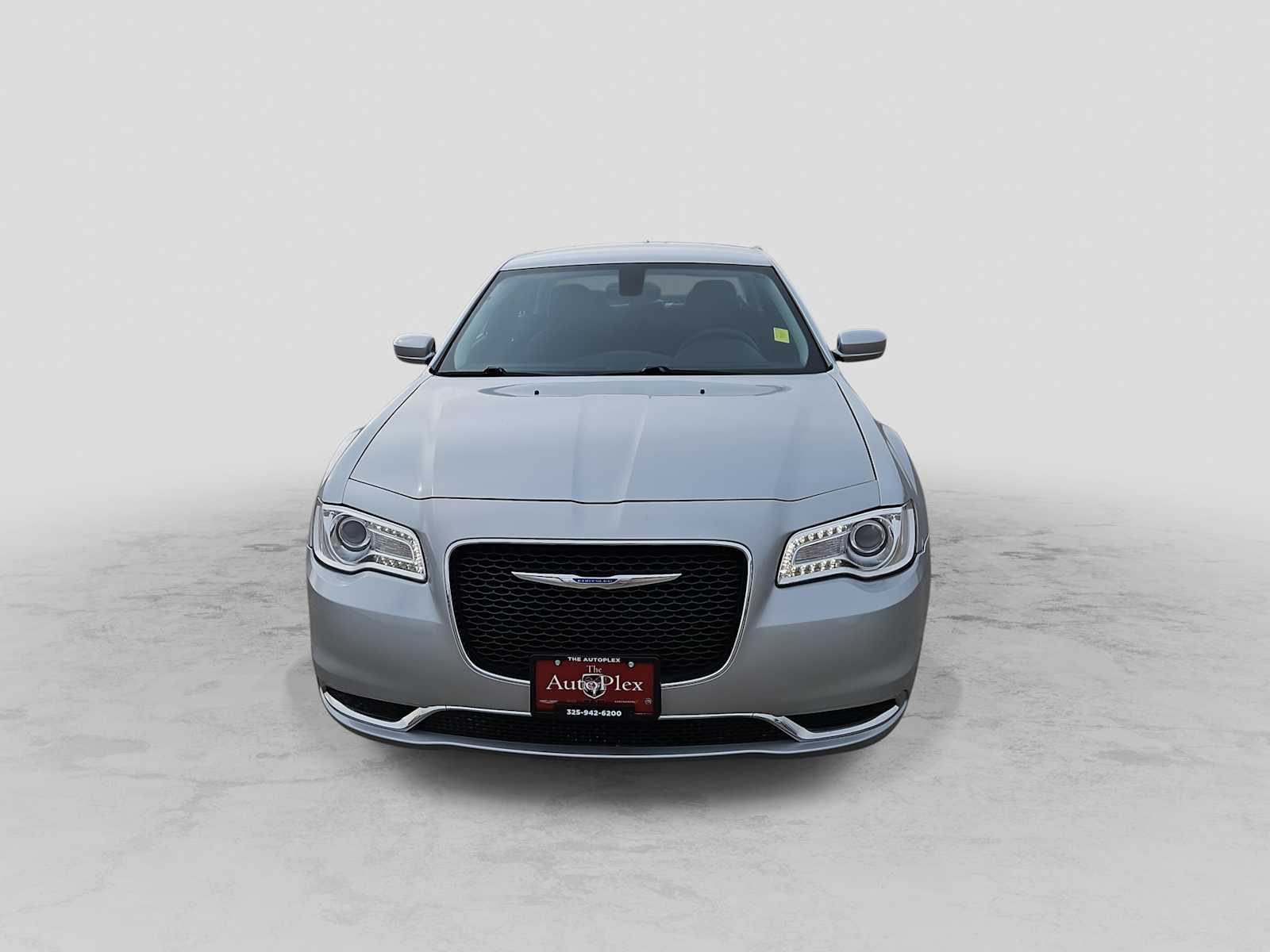 Thumbnail: 2023 Chrysler 300 - 3