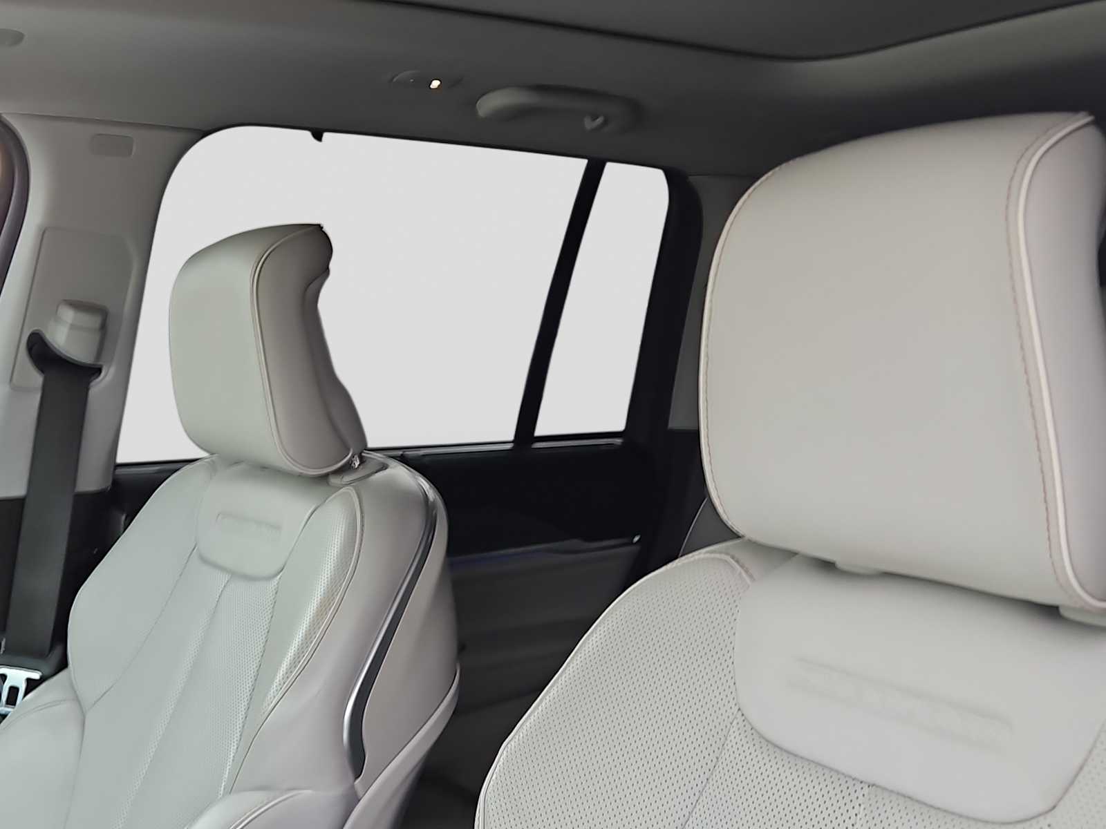 Thumbnail: 2022 Jeep Grand Cherokee - 15