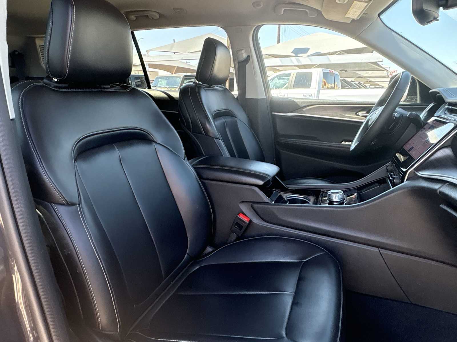 Thumbnail: 2023 Jeep Grand Cherokee - 18