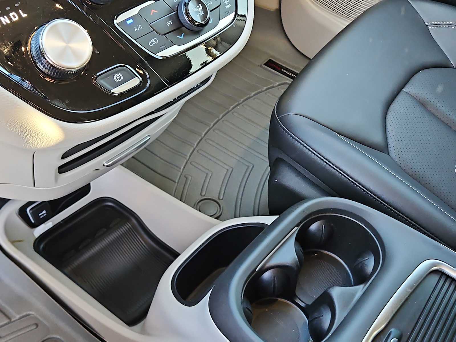 Thumbnail: 2024 Chrysler Pacifica - 20