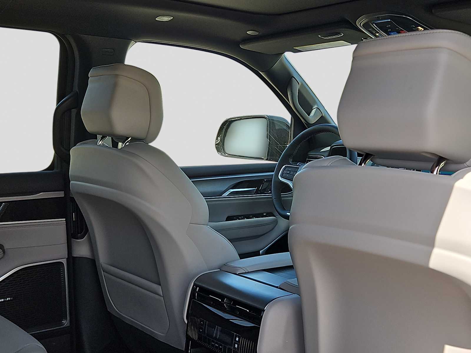 Thumbnail: 2026 Jeep Grand Wagoneer - 17