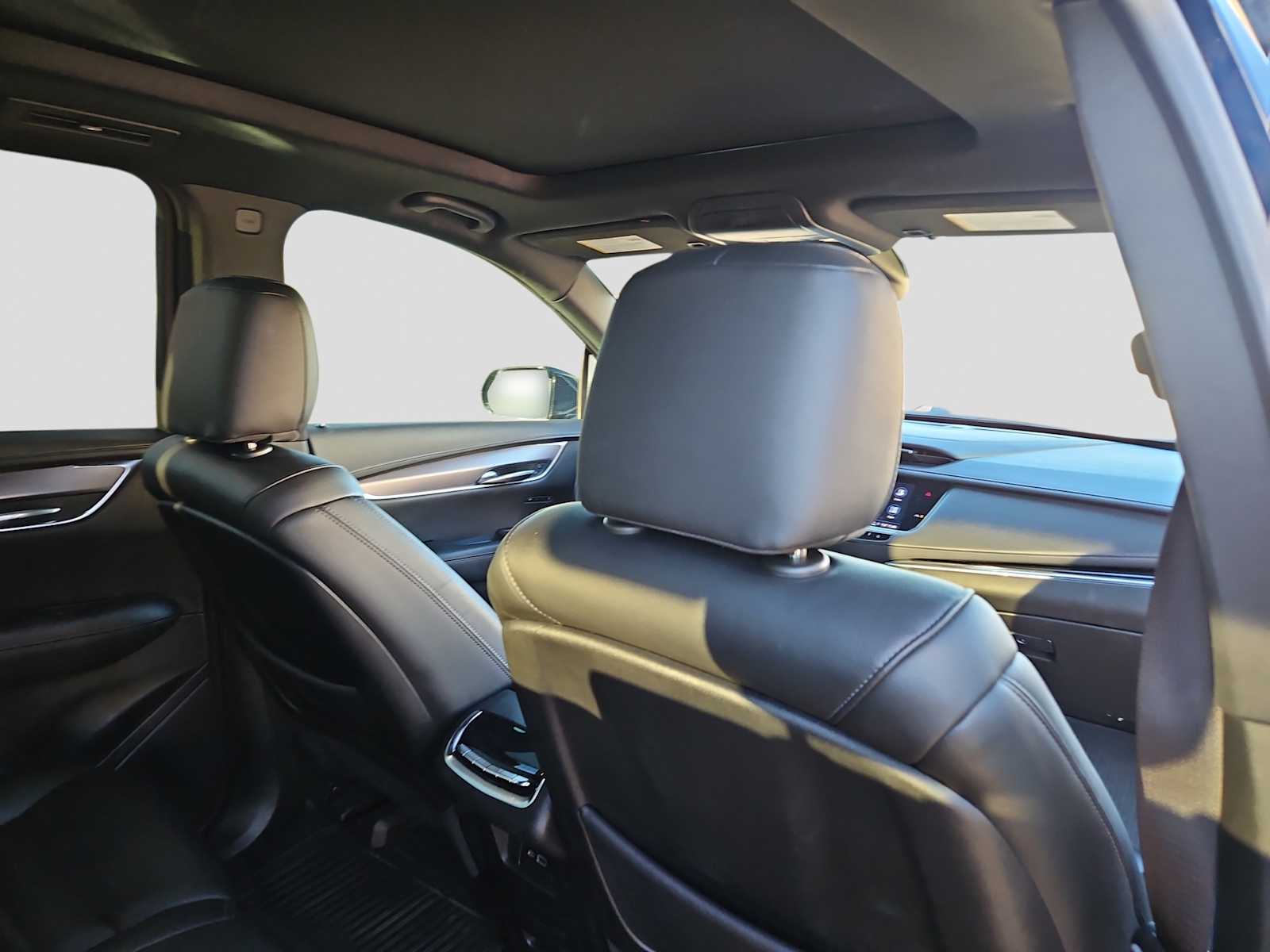 Thumbnail: 2022 Cadillac XT6 - 17