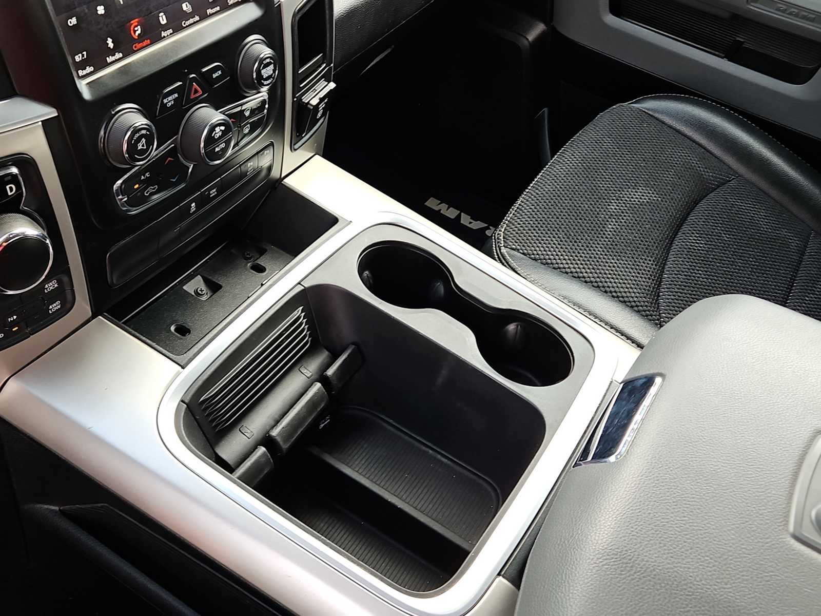 Thumbnail: 2019 RAM 1500 Classic - 19