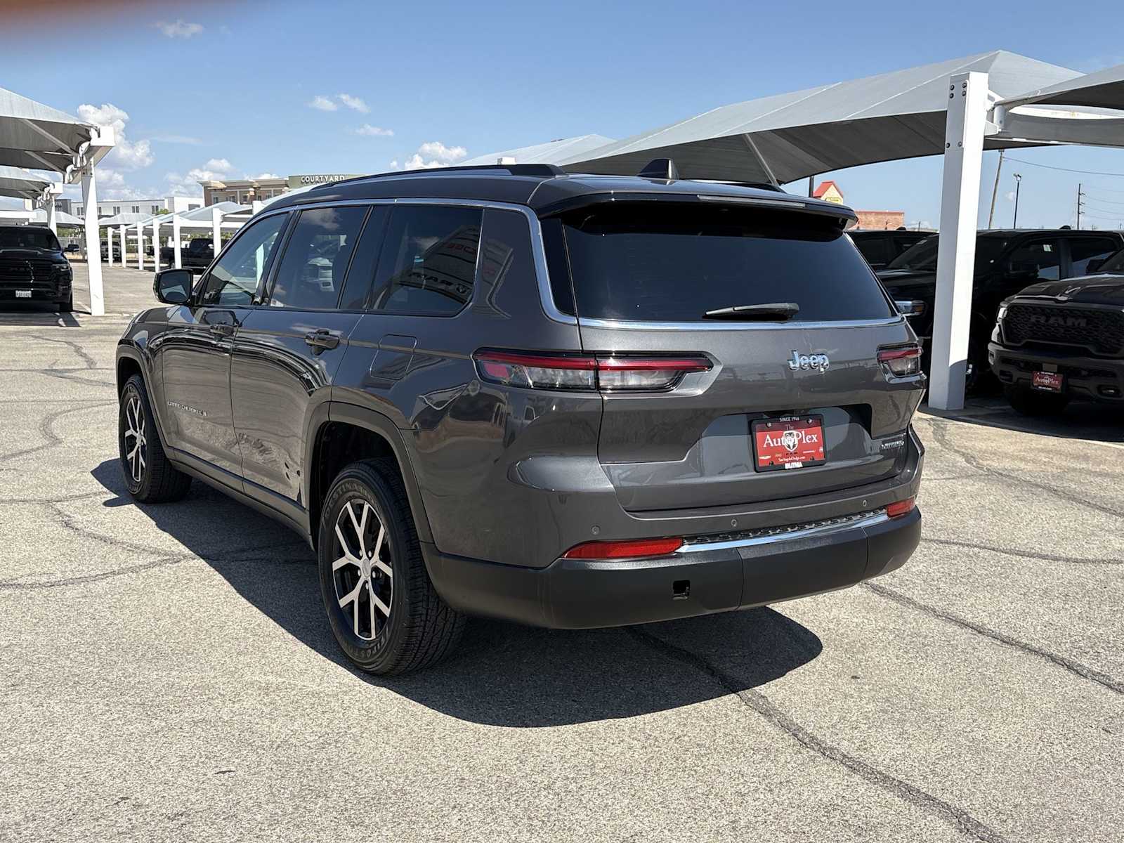 Thumbnail: 2023 Jeep Grand Cherokee - 6