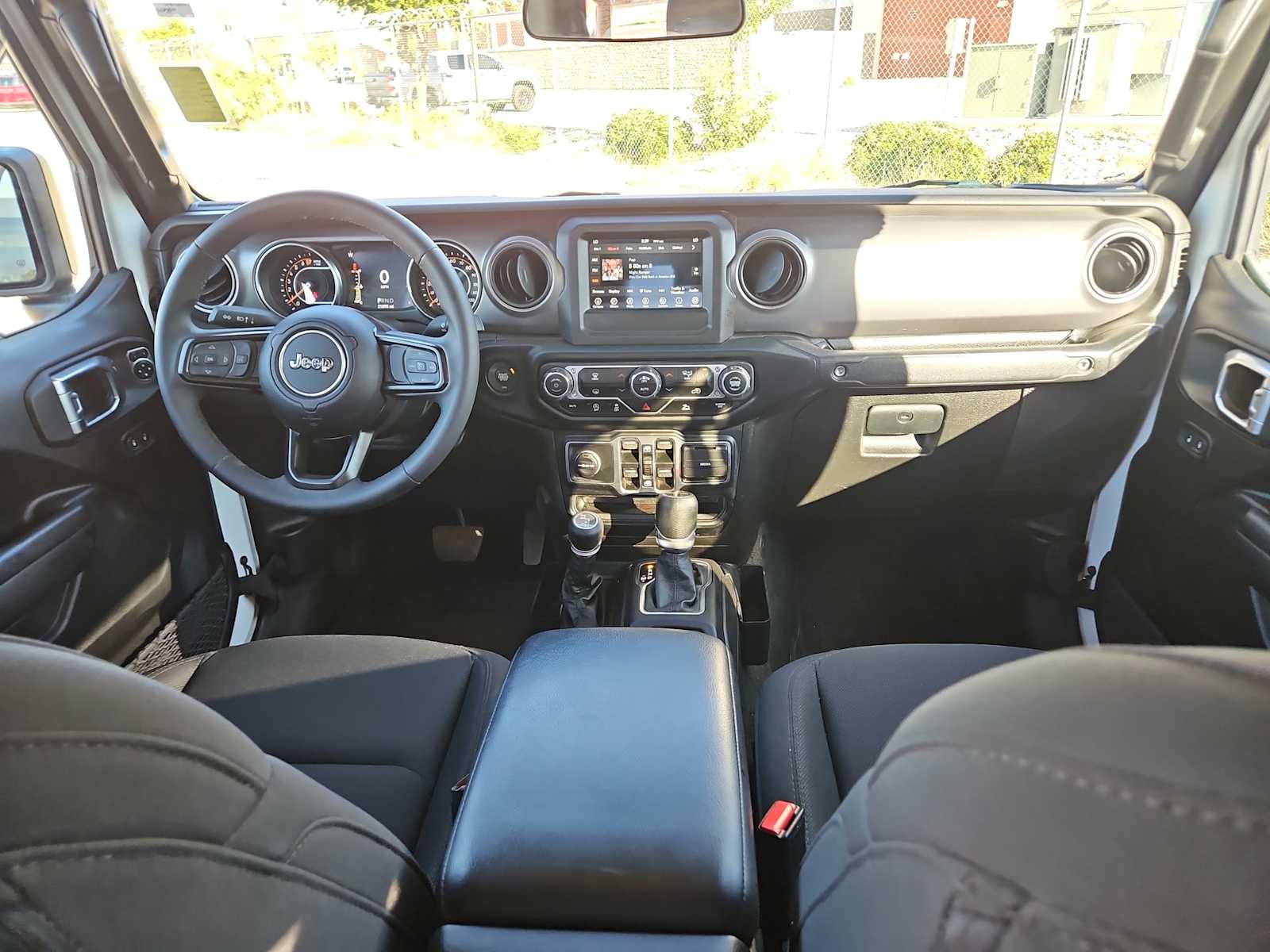 Thumbnail: 2023 Jeep Gladiator - 19