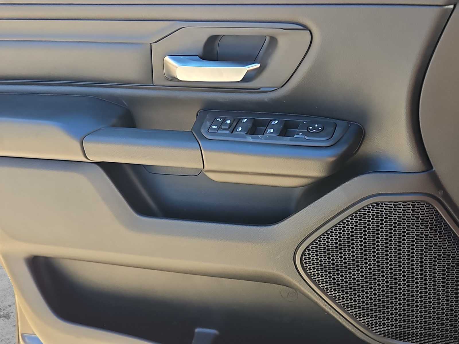 Thumbnail: 2026 RAM 1500 - 18