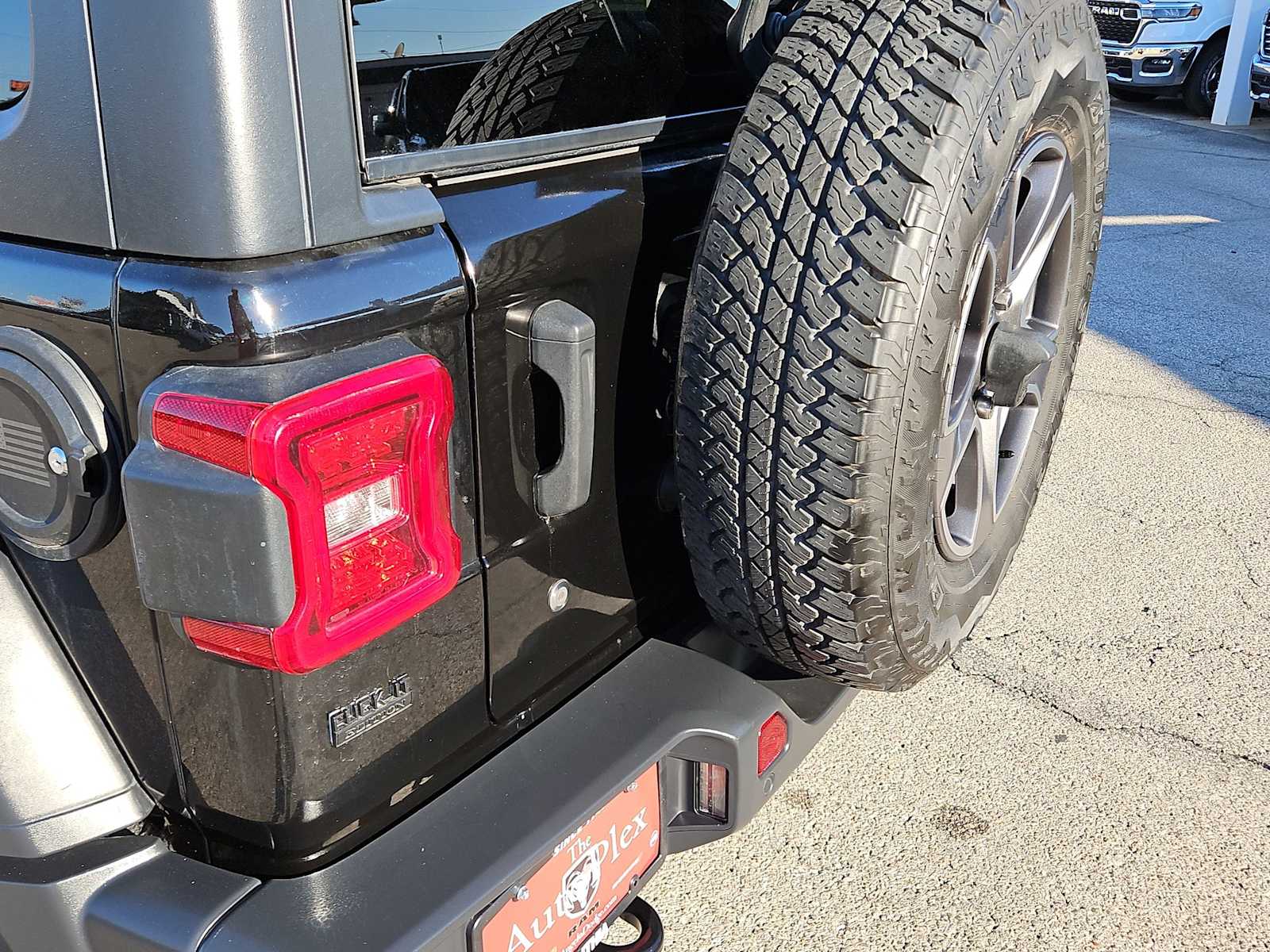 Thumbnail: 2018 Jeep Wrangler - 23