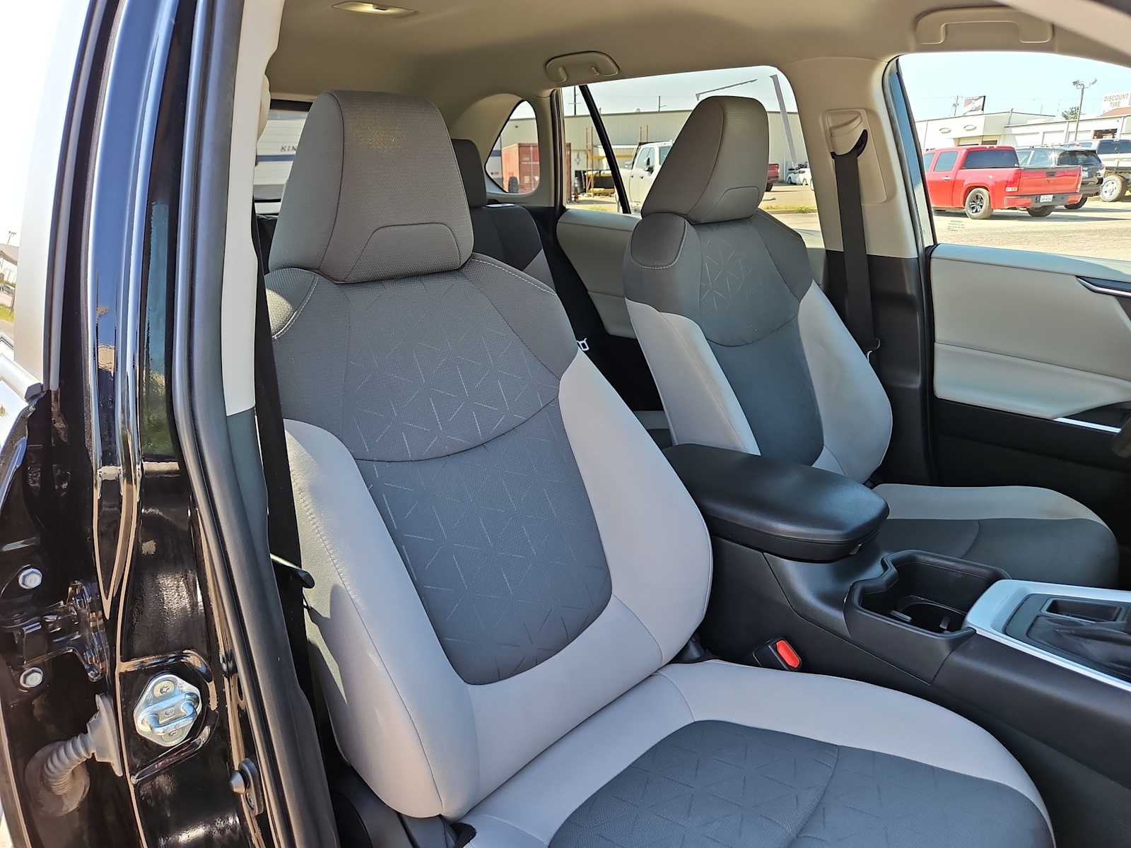 Thumbnail: 2023 Toyota RAV4 - 21