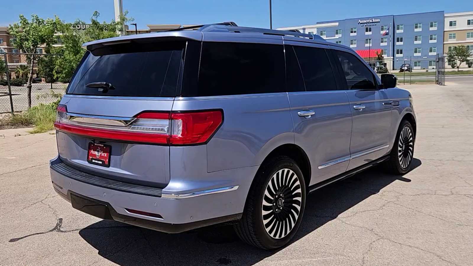Thumbnail: 2019 Lincoln Navigator L - 8