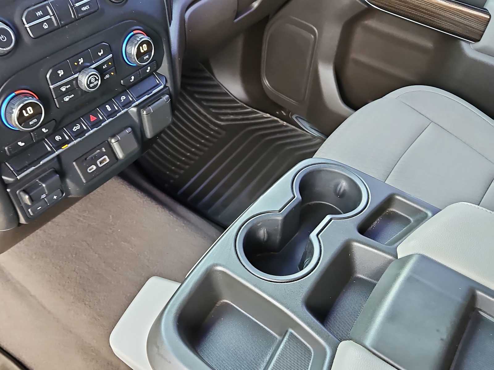 Thumbnail: 2019 Chevrolet Silverado 1500 - 24
