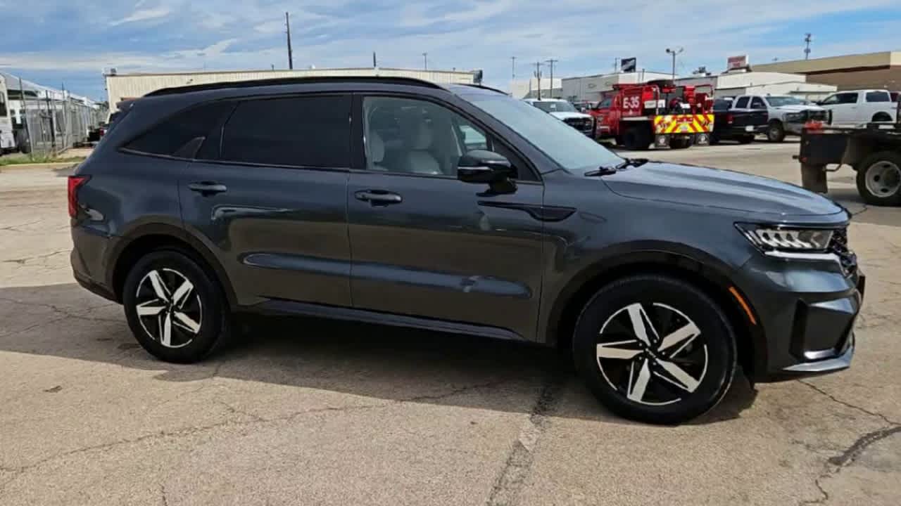 Thumbnail: 2022 Kia Sorento - 9