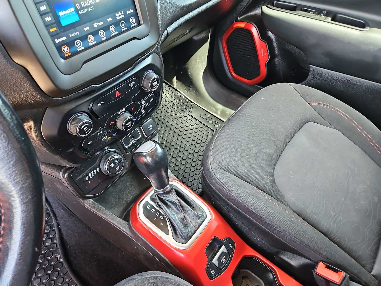 2020 Jeep Renegade Trailhawk 24