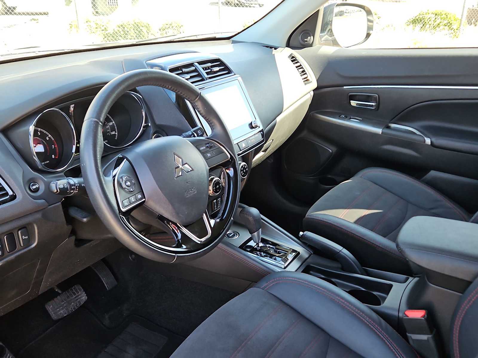 Thumbnail: 2023 Mitsubishi Outlander Sport - 10