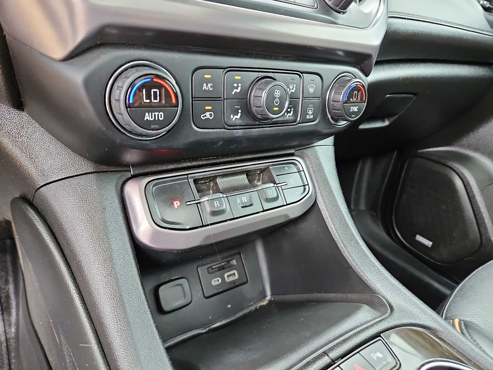 Thumbnail: 2021 GMC Acadia - 25