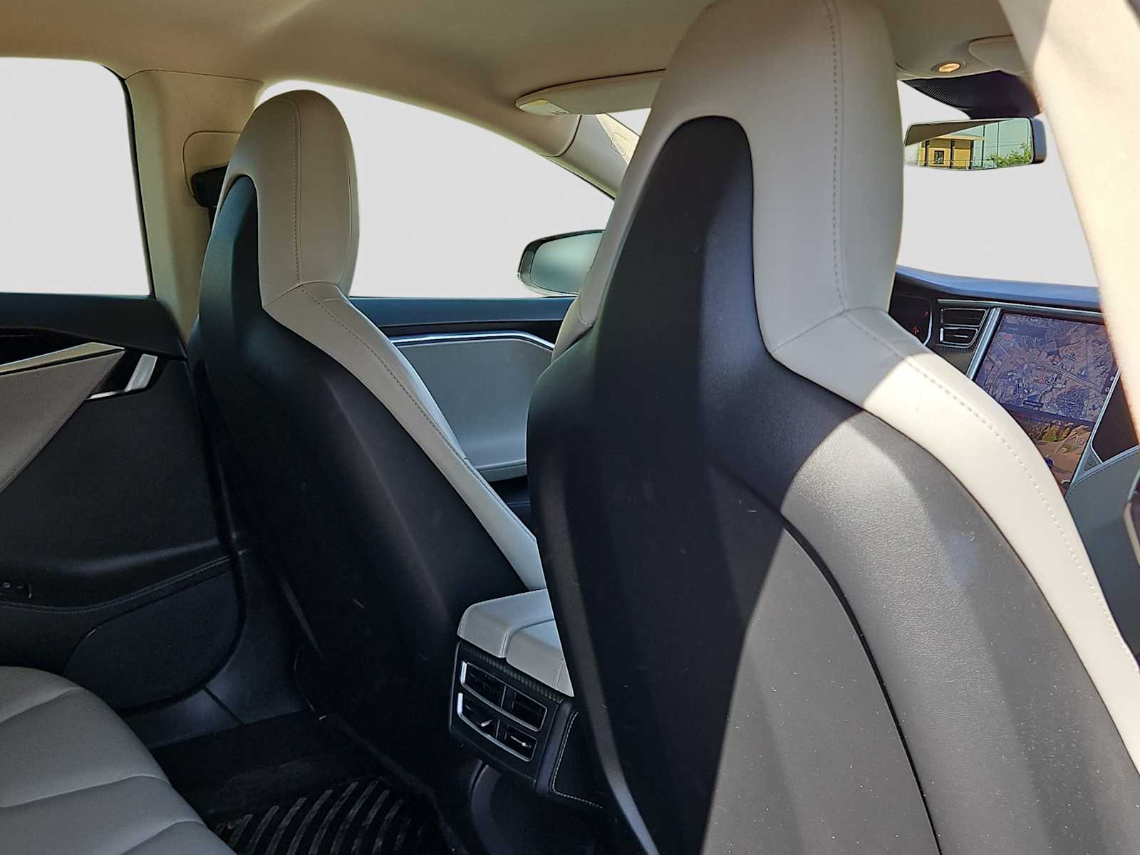 Thumbnail: 2014 Tesla Model S - 17