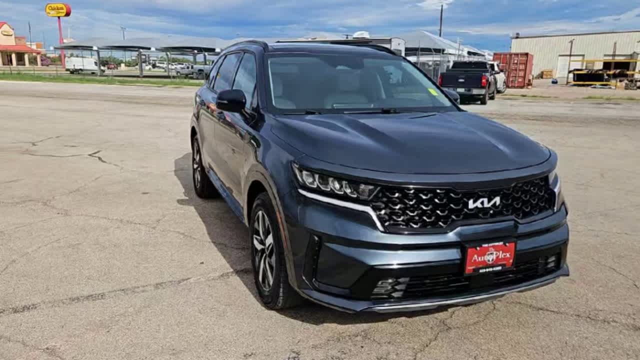 Thumbnail: 2022 Kia Sorento - 2