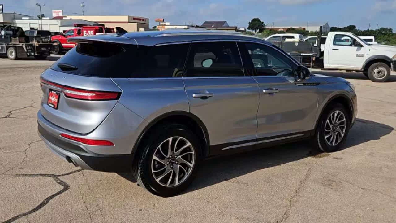 Thumbnail: 2022 Lincoln Corsair - 8