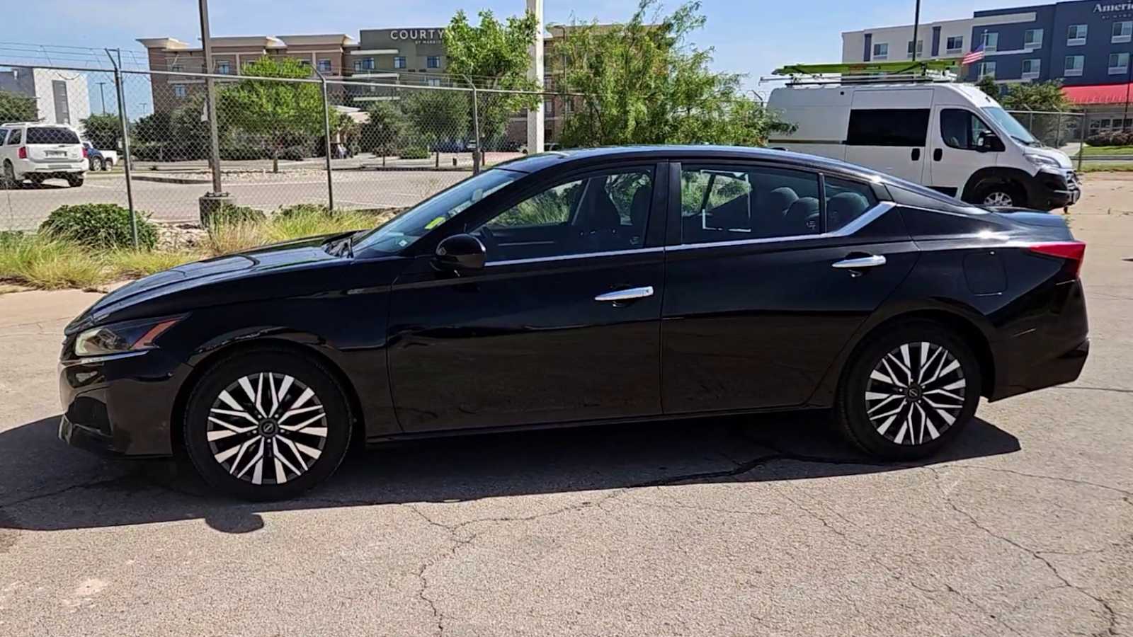 Thumbnail: 2023 Nissan Altima - 5