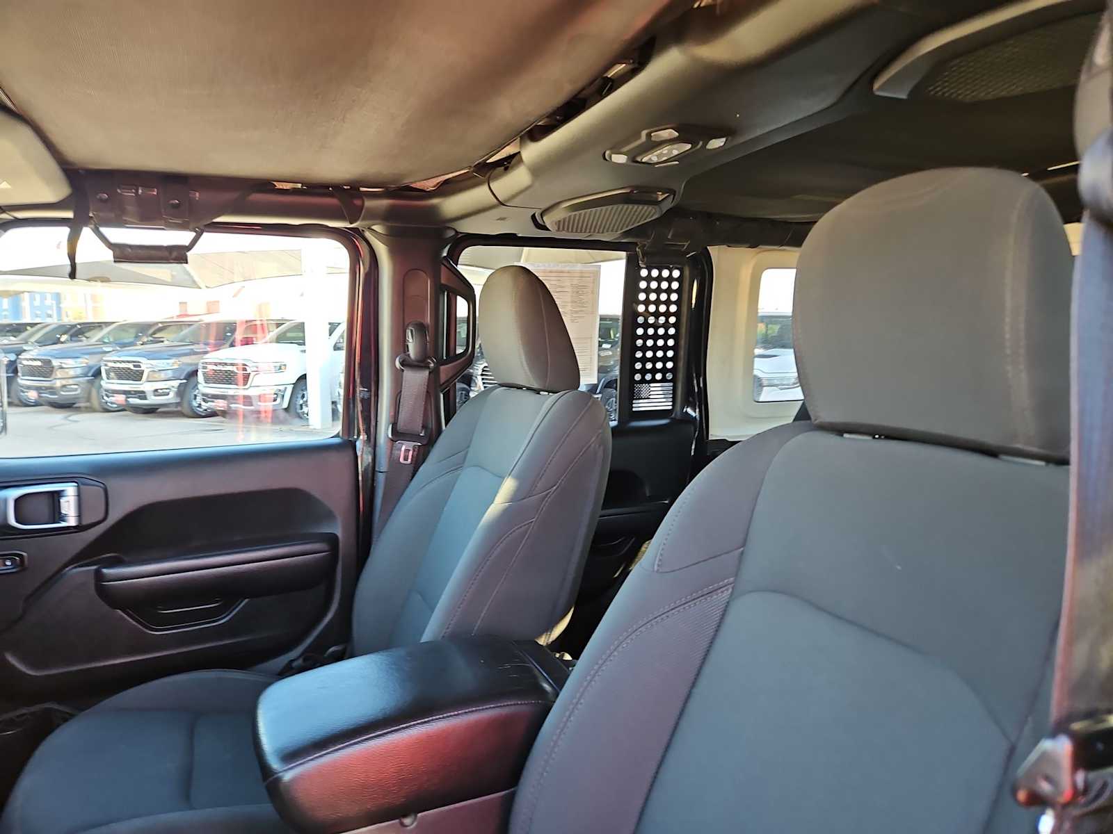 Thumbnail: 2018 Jeep Wrangler - 18