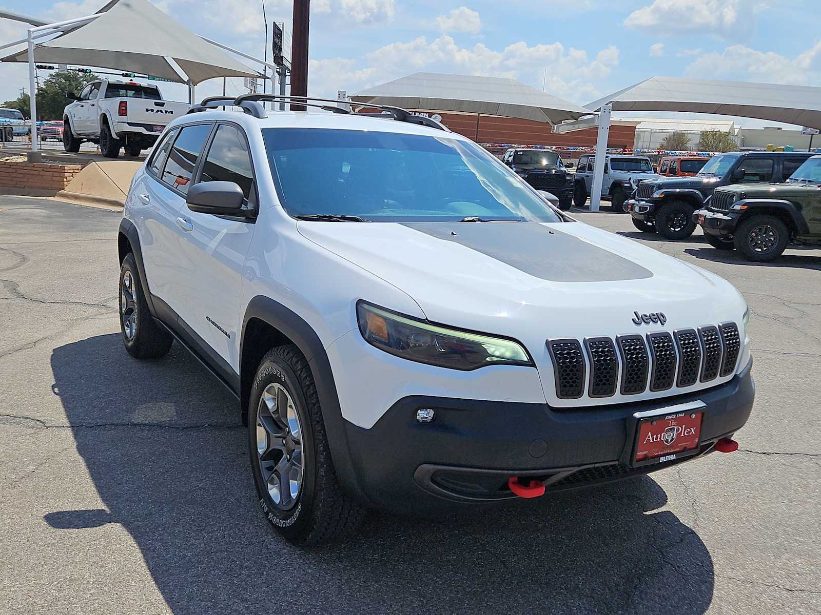 2019 Jeep Cherokee Trailhawk photo 2
