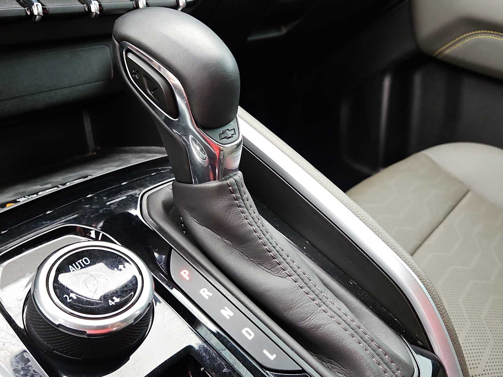 Thumbnail: 2024 Chevrolet Colorado - 21