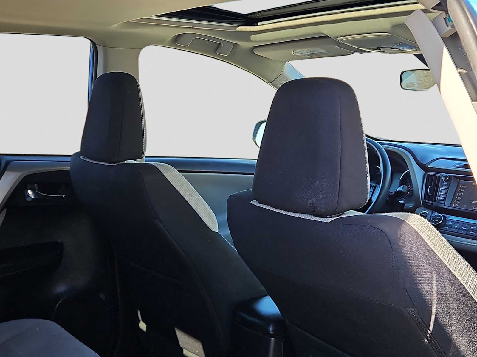 Thumbnail: 2016 Toyota RAV4 - 17