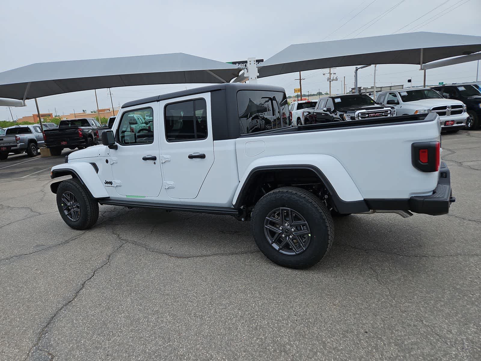 Thumbnail: 2024 Jeep Gladiator - 11