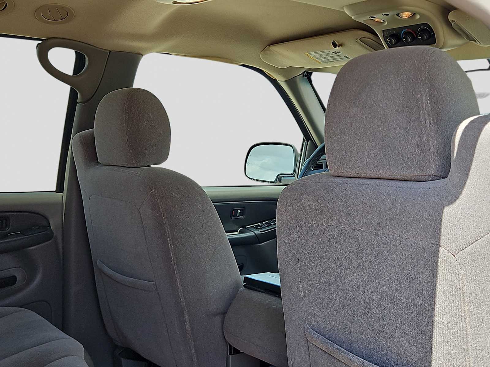 Thumbnail: 2003 Chevrolet Tahoe - 17