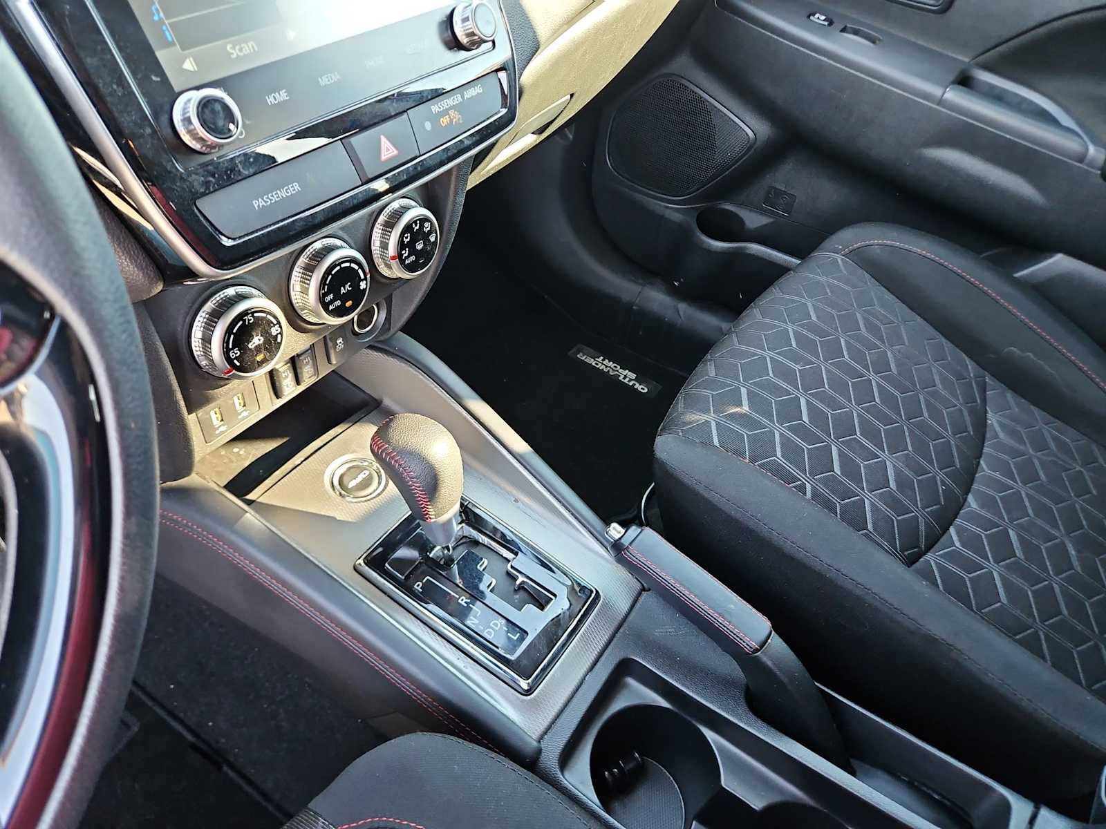 Thumbnail: 2024 Mitsubishi Outlander Sport - 20