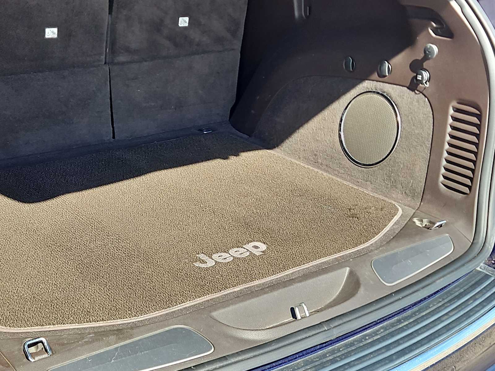 Thumbnail: 2017 Jeep Grand Cherokee - 23